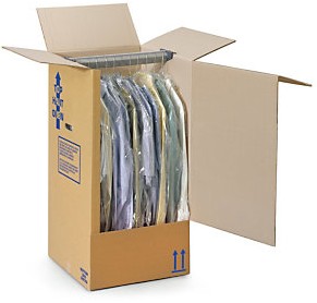 Une caisse penderie, l'idéal pour déménager vos vêtements suspendus!